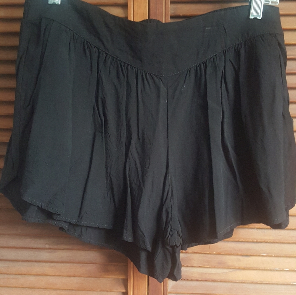 Elastic waist shorts